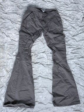 arizona jean co grey low rise boot cut cargo pants